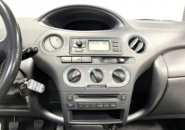 Toyota Yaris cena 14200 przebieg: 175000, rok produkcji 2005 z Koziegłowy małe 232